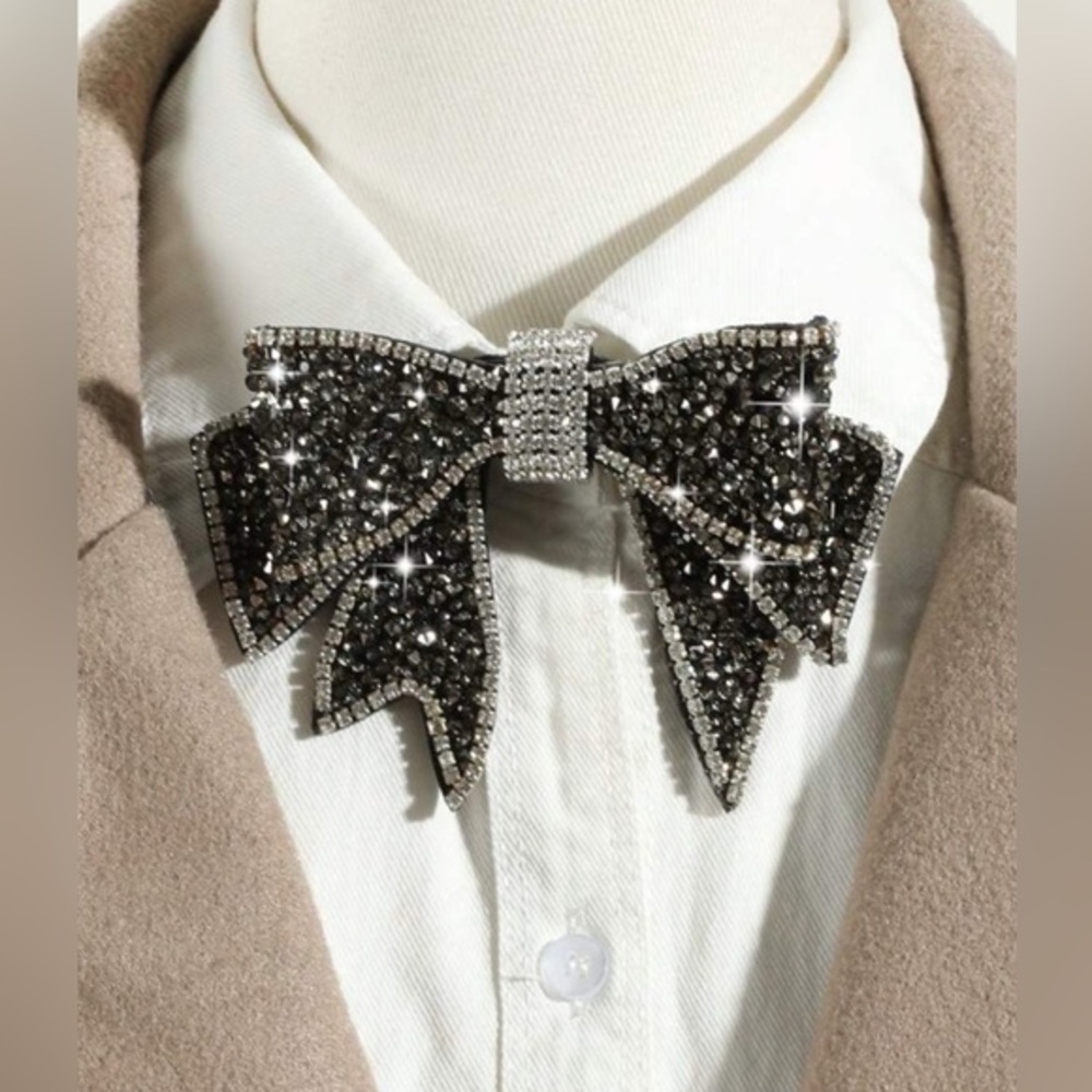✨Sparkling Black Crystal Bow Brooch